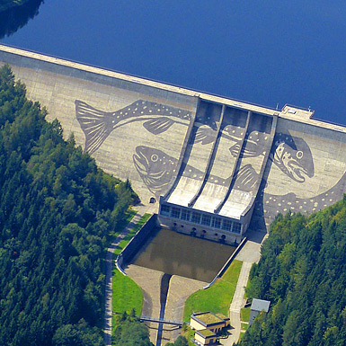 Sperrmauer der Talsperre Eibenstock